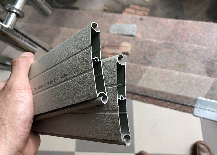 cua cuon nhanh nan nhom